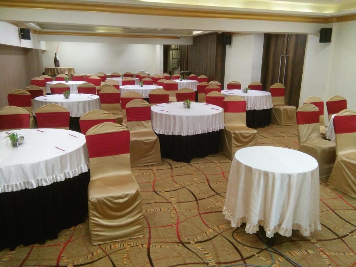 เดอะ เฟิร์น เรซิเดนซี ราชโกต Hotel ราชโกฎิ ภายนอก รูปภาพ