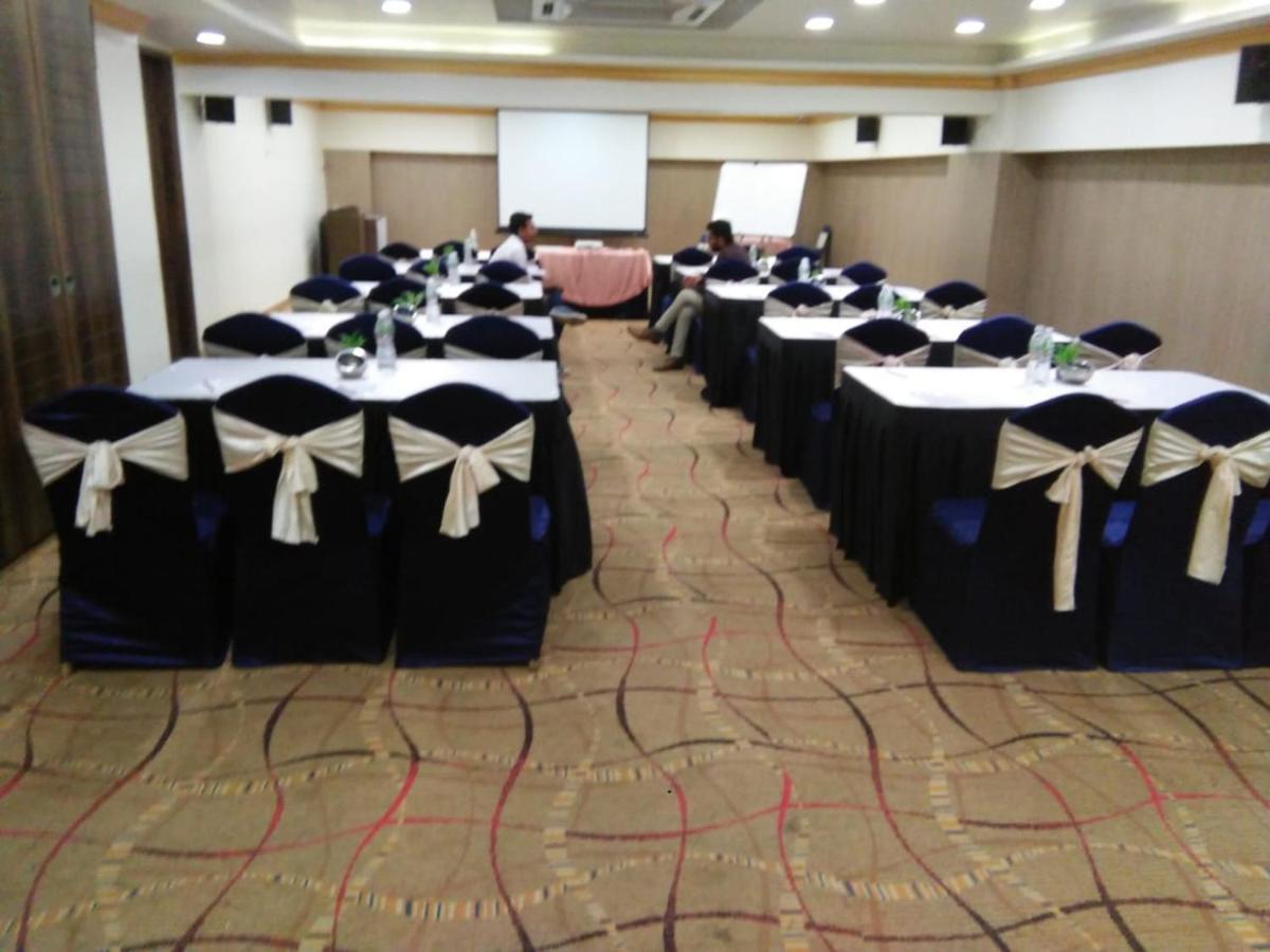 เดอะ เฟิร์น เรซิเดนซี ราชโกต Hotel ราชโกฎิ ภายนอก รูปภาพ