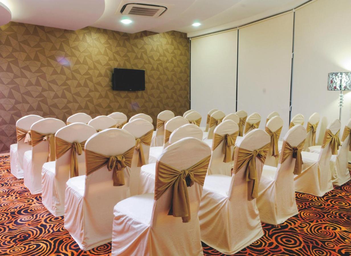 เดอะ เฟิร์น เรซิเดนซี ราชโกต Hotel ราชโกฎิ ภายนอก รูปภาพ